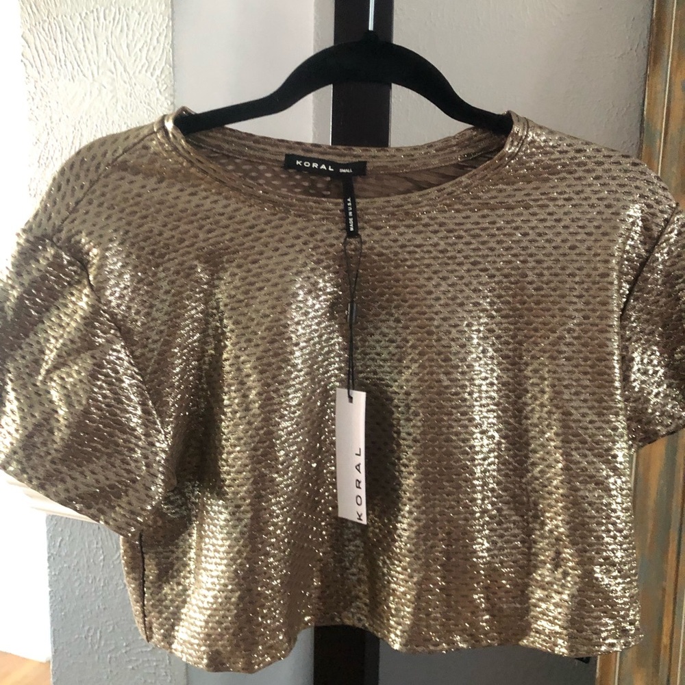 Koral shiny gold top